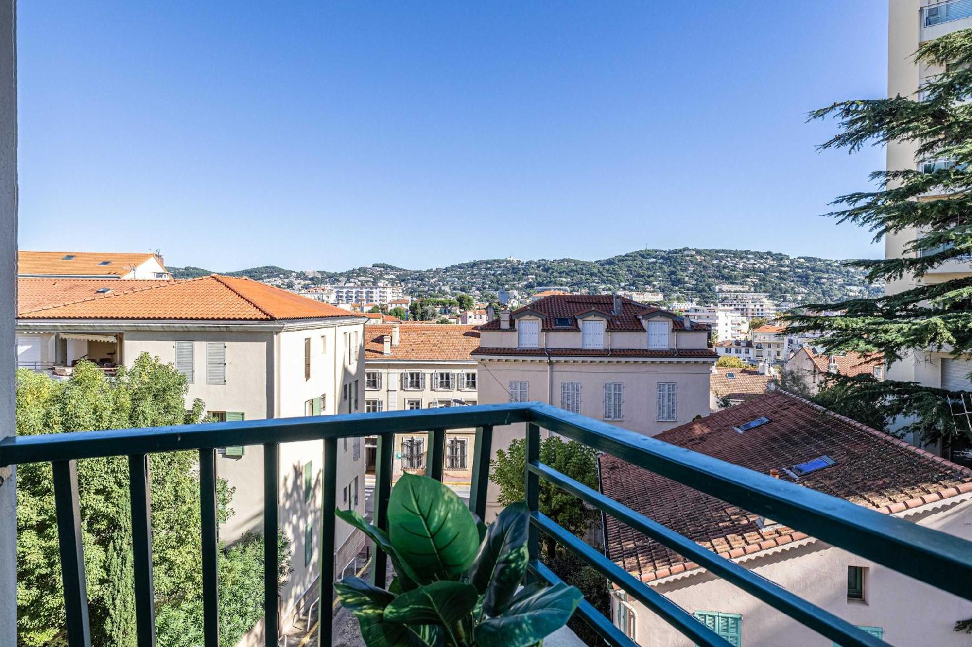 Appartement La Palmeraie Joyeux Avec Balcon, A Deux Pas De La Banane Cannes